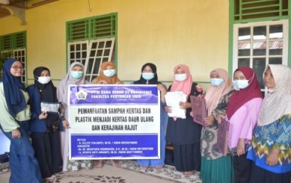 Training on The Utilization of Paper and Plastic Waste Into Recycled Paper and Knitting Bag