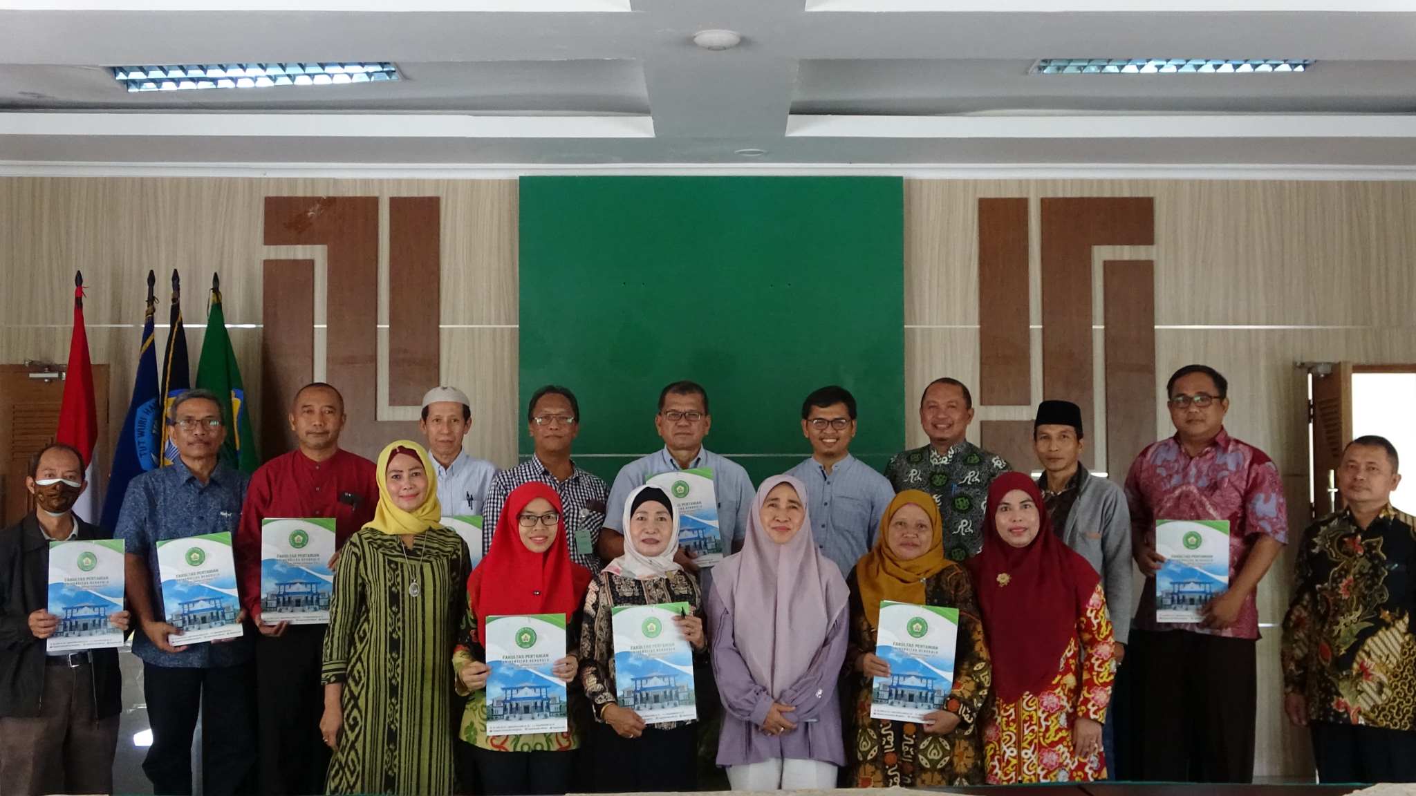 The Head of The Animal Husbandry Study Program Signed a Work Performance With The Dean of The Faculty of Agriculture, Bengkulu University