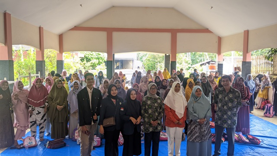 Socialization of the Benefits of Goat Milk for Children at Raudatul Athfal Habibillah Kindergarten, Albina Foundation, Pekik Nyaring, Central Bengkulu Socialization of the Benefits of Goat Milk for Children at Raudatul Athfal Habibillah Kindergarten, Albina Foundation, Pekik Nyaring, Central Bengkulu