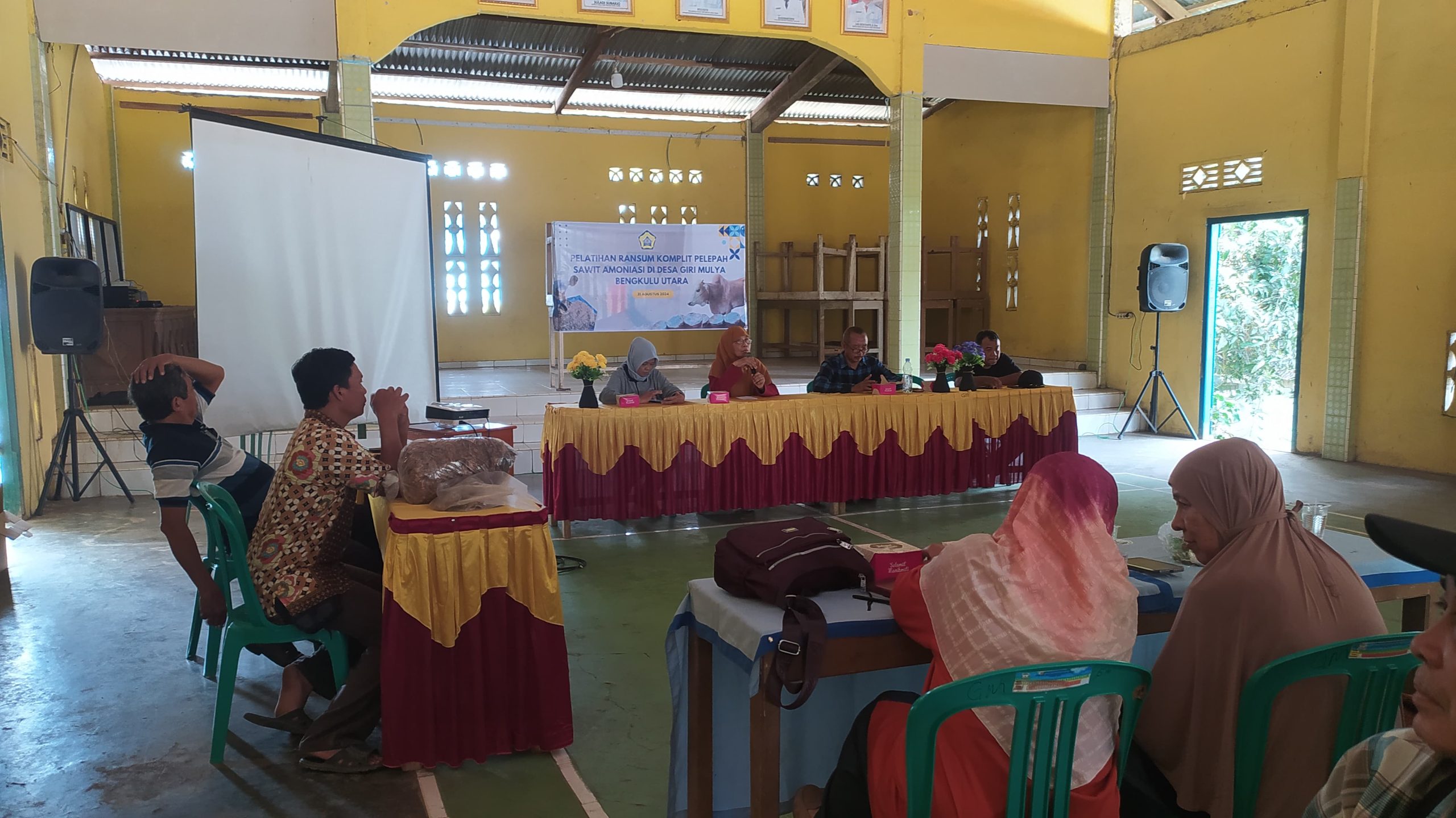 Pengabdian kepada Masyarakat , Dosen Program Studi Peternakan Mengintroduksi Ayam Ketarras pada Masyarakat. Pengabdian kepada Masyarakat , Dosen Program Studi Peternakan Mengintroduksi Ayam Ketarras pada Masyarakat.