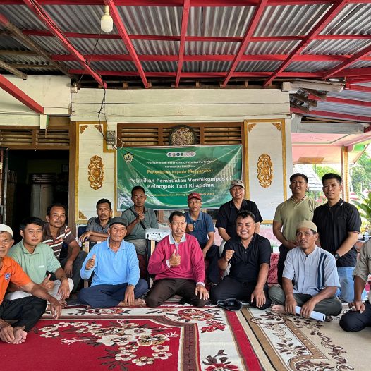 Dosen Peternakan Unib mengadakan kegiatan Pengabdian kepada Masyarakat tentang Pelatihan Pembuatan Vermikompos di Kelompok Tani Kharisma Desa Bumiharjo