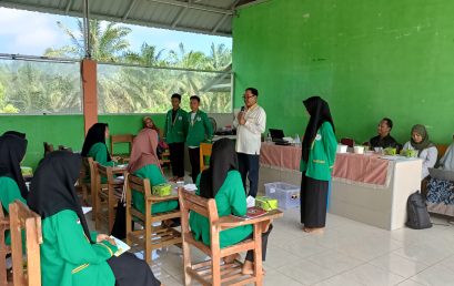Agricultural Technology Lecturer Performs Community Service on Agribusiness Feasibility Analysis at Dangau Datuk Agribusiness Vocational School, Bengkulu City