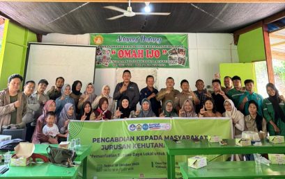 Lecturers from the Forestry Department (Forestry and Environmental Science Study Program) at the University of Bengkulu Train the Tanjung Dalam Village Community in Making Liquid Organic Fertilizer from Household Waste