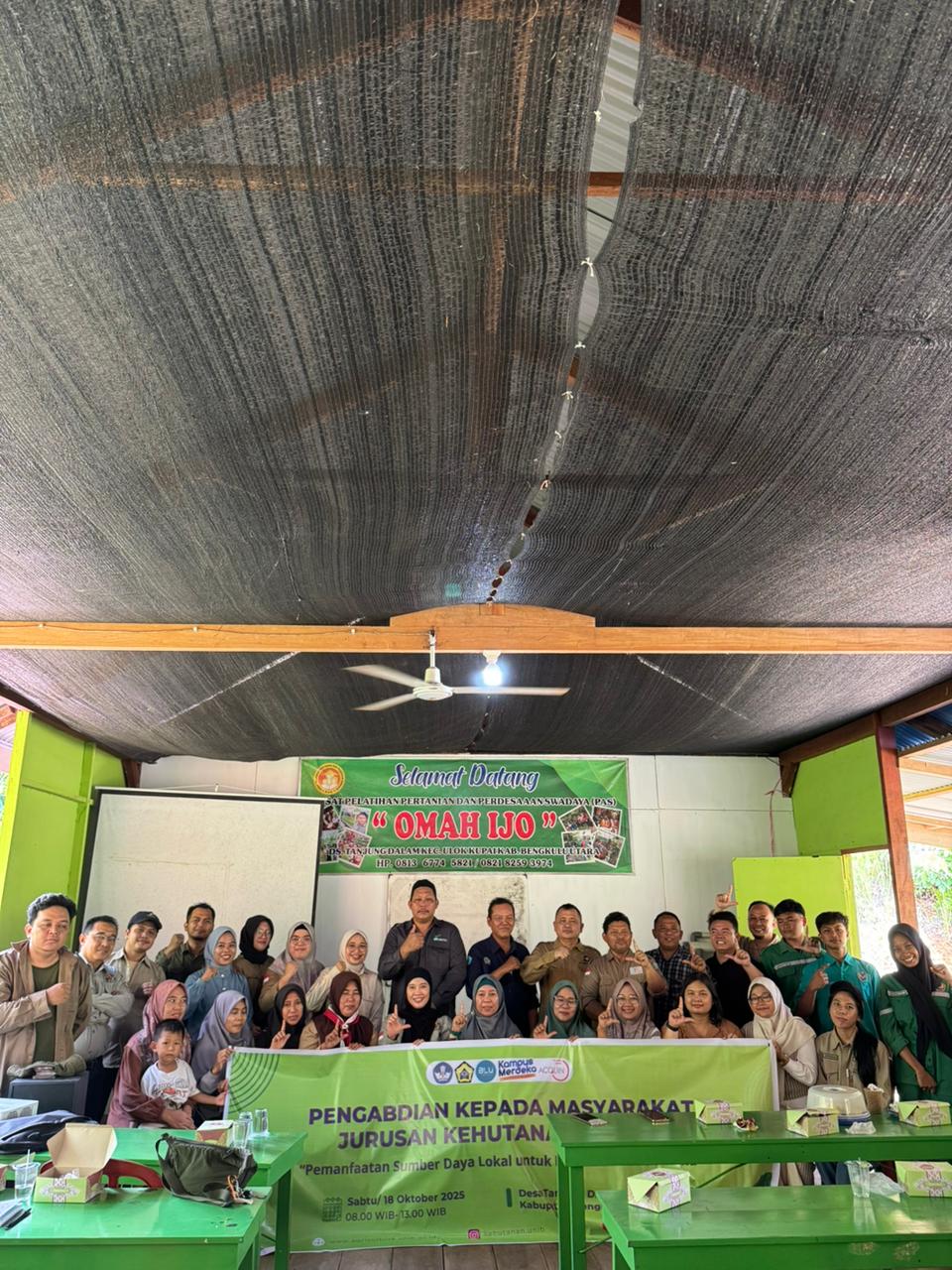 Lecturers from the Forestry Department (Forestry and Environmental Science Study Program) at the University of Bengkulu Train the Tanjung Dalam Village Community in Making Liquid Organic Fertilizer from Household Waste