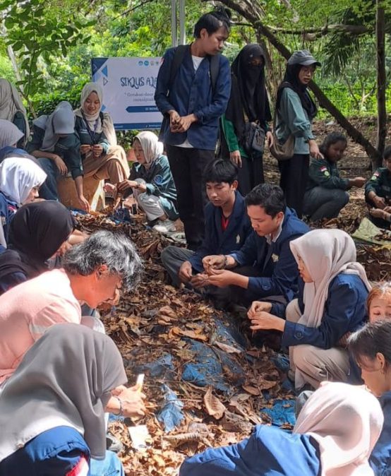 Lecturers from the Forestry Department of the University of Bengkulu Develop Maggot Cultivation to Reduce Campus Organic Waste