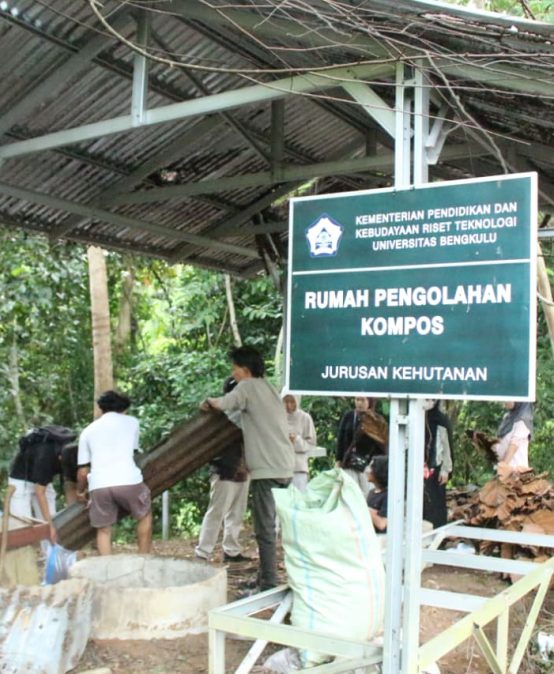 Campus Natural Cycle: Litter Recycling Movement to Create Fertile Soil at the University of Bengkulu