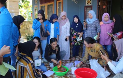 UTILIZATION OF WASTE FRUIT AS RAW MATERIALS IN LIQUID COMPOST FERTILIZER PRODUCTION USING THE 123 METHOD.