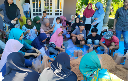 The Community Service of Unib Forestry Lecturers to Kemumu Villages Residents and UNIB Forestry Alumni
