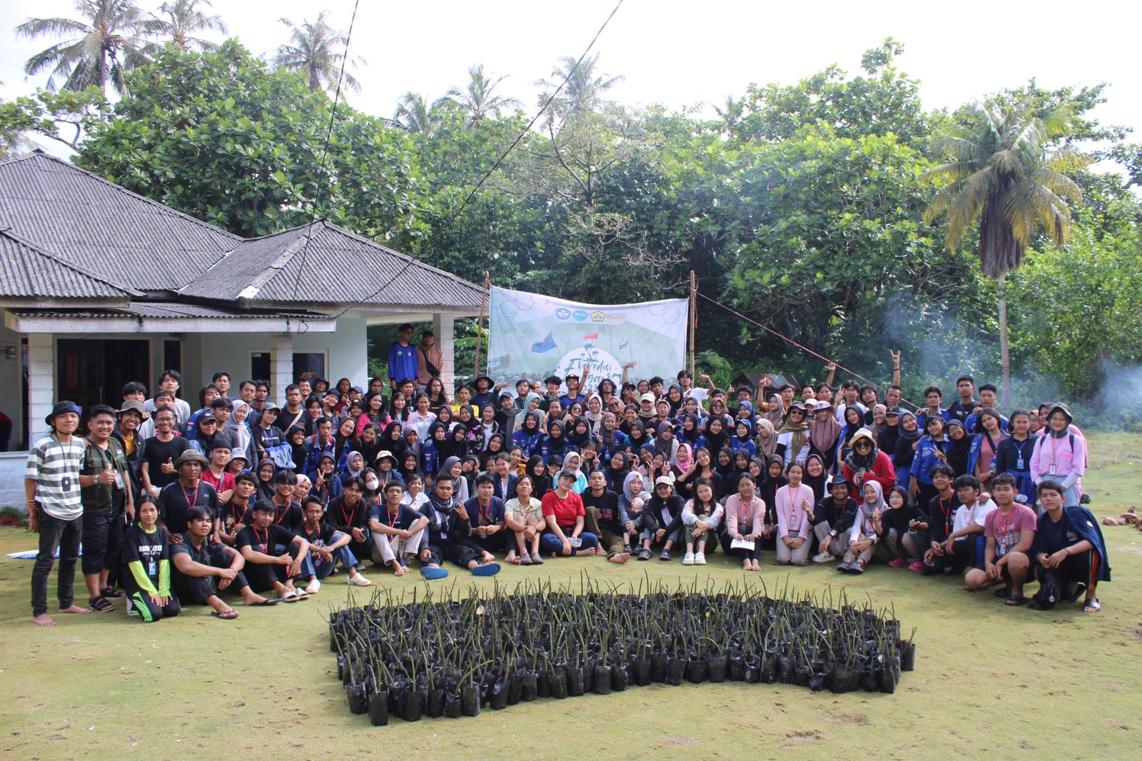 MANGROVE SEEDING TRAINING FOR COMMUNITY GROUP KAHYAPU VILLAGE, ENGGANO ISLAND MANGROVE SEEDING TRAINING FOR COMMUNITY GROUP KAHYAPU VILLAGE, ENGGANO ISLAND