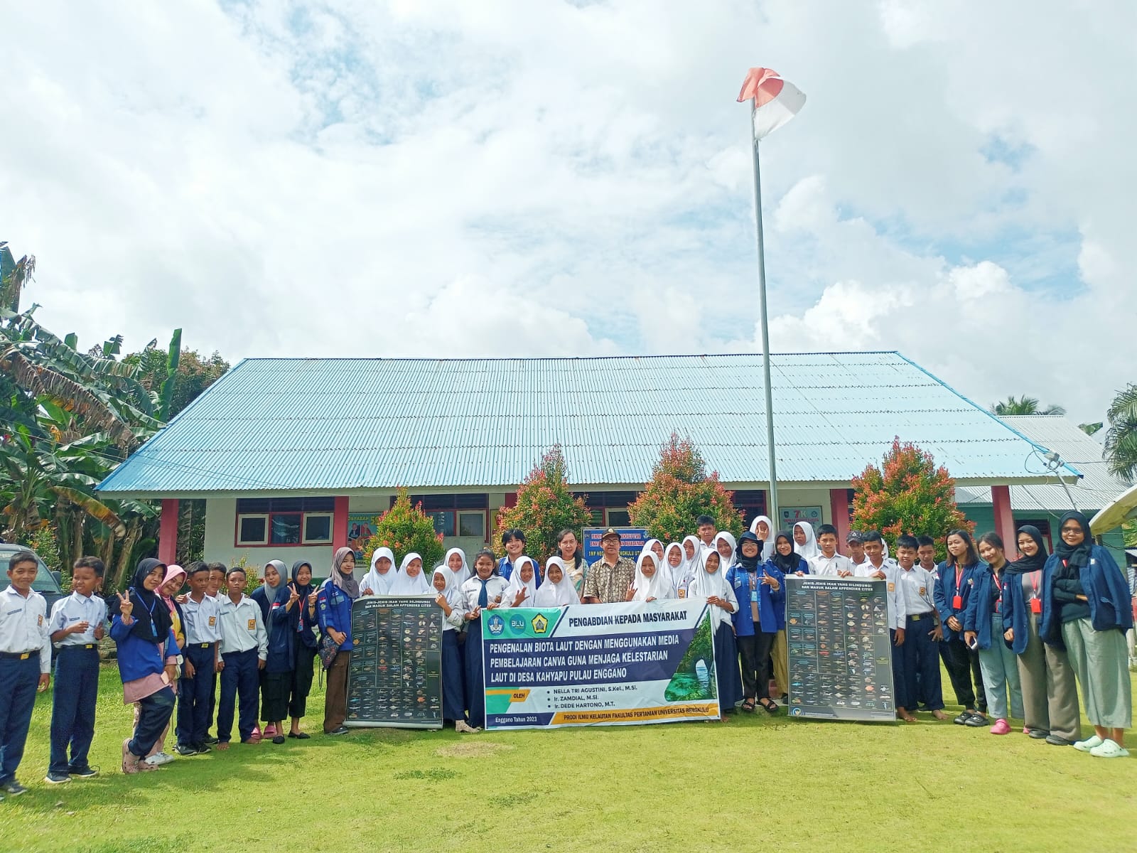 INTRODUCTION TO MARINE BIOTA USING CANVA LEARNING MEDIA TO MAINTAIN MARINE PRESERVATION IN KAHYAPU VILLAGE, ENGGANO ISLAND, BENGKULU PROVINCE