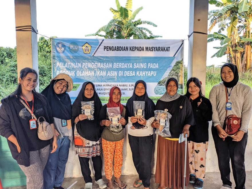 TRAINING ON COMPETITIVE PACKAGING FOR PROCESSED SALTED FISH PRODUCTS IN KAHYAPU VILLAGE, ENGGANO DISTRICT TRAINING ON COMPETITIVE PACKAGING FOR PROCESSED SALTED FISH PRODUCTS IN KAHYAPU VILLAGE, ENGGANO DISTRICT