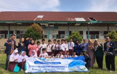 SOCIALIZATION OF THE INTRODUCTION OF FRIENDLY FISHING TOOLS AT SDN 55 BENGKULU UTARA FORMING A MINDSET FOR PROTECTING THE MARINE ENVIRONMENT FROM AN EARLY TIME