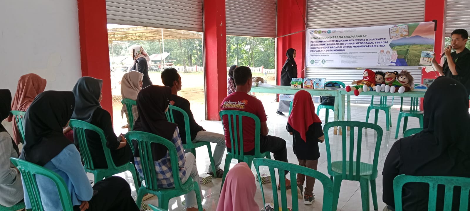 Community Service Team from Universitas Bengkulu Conducts Discussion and Participatory Mapping with Pokdarwis Argatirta Kemumu for the Development of a Bilingual Storybook Community Service Team from Universitas Bengkulu Conducts Discussion and Participatory Mapping with Pokdarwis Argatirta Kemumu for the Development of a Bilingual Storybook