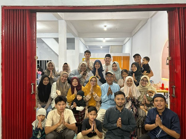 TOGETHERNESS IN WARMTH: IFTAR GATHERING OF MARINE SCIENCE LECTURERS FROM UNIB AT BAKSO 86, KAUR BRANCH TOGETHERNESS IN WARMTH: IFTAR GATHERING OF MARINE SCIENCE LECTURERS FROM UNIB AT BAKSO 86, KAUR BRANCH