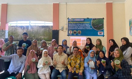 Marine Science Lecturers at the University of Bengkulu Develop Azolla Cultivation with the Community for Fish Feed in Pekik Nyaring Village Marine Science Lecturers at the University of Bengkulu Develop Azolla Cultivation with the Community for Fish Feed in Pekik Nyaring Village