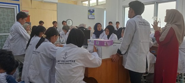 Enhancing Analytical Competence: Intensive Laboratory Practicum for Marine Biology Course