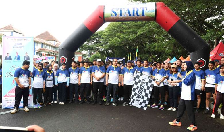 The University of Bengkulu together with the Ministry of Youth and Sports and the Indonesian House of Representatives held the “UNIB FUN RUN” sports event.