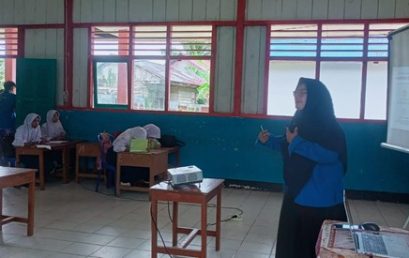 Marine Science Lecturers of Universitas Bengkulu Conduct Education Program in Enggano Island on the Economic Potential and Conservation of Sea Cucumbers