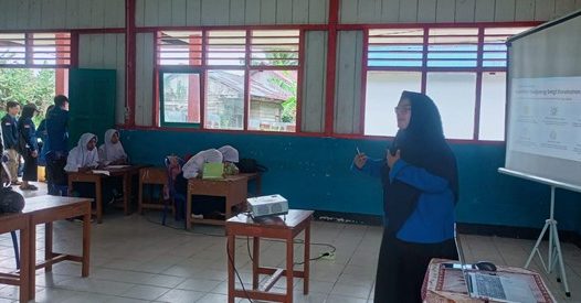 Marine Science Lecturers of Universitas Bengkulu Conduct Education Program in Enggano Island on the Economic Potential and Conservation of Sea Cucumbers
