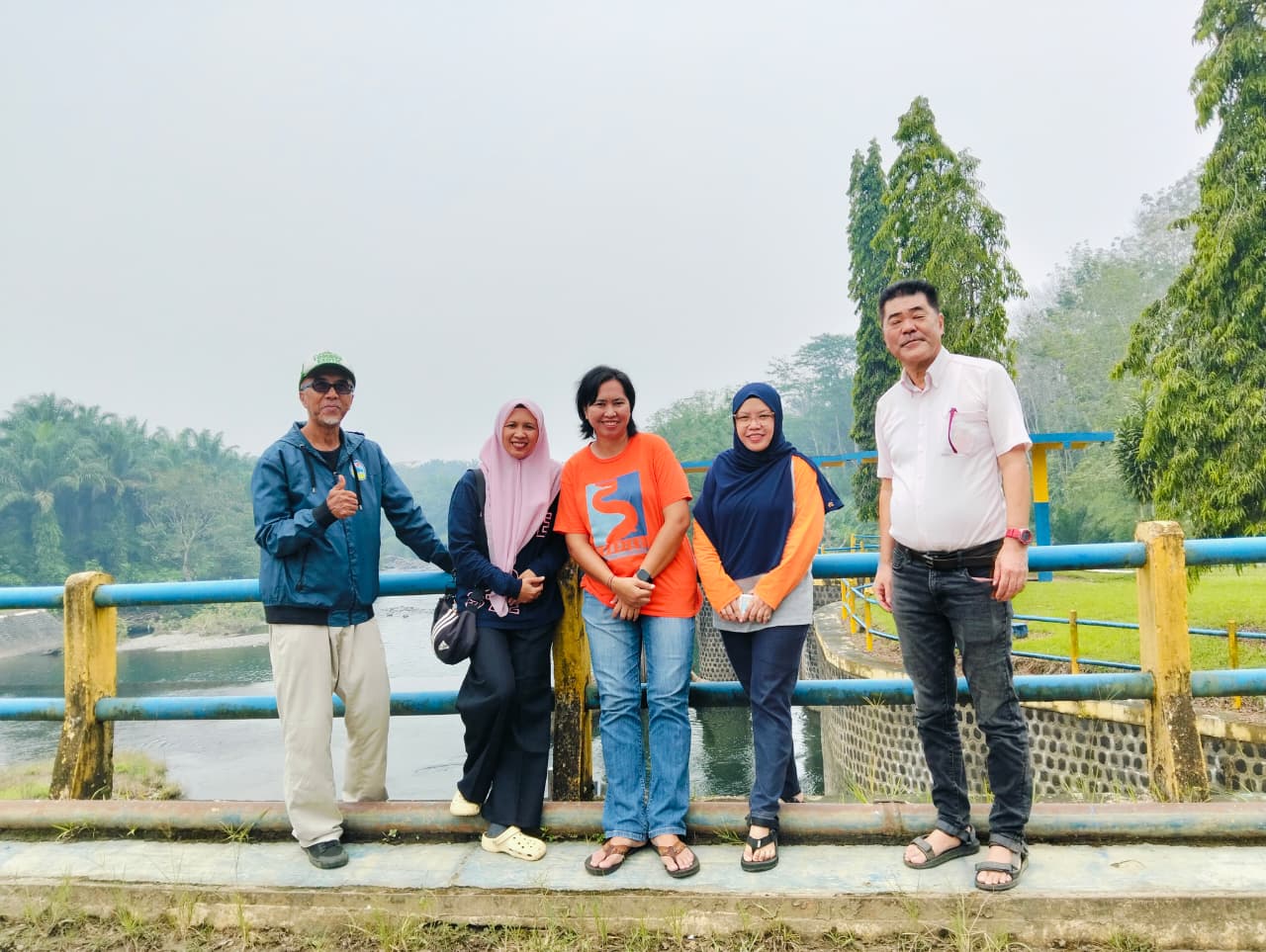 Marine Science Researcher-Lecturer Joins SEAFDEC Eel Habitat Survey Marine Science Researcher-Lecturer Joins SEAFDEC Eel Habitat Survey