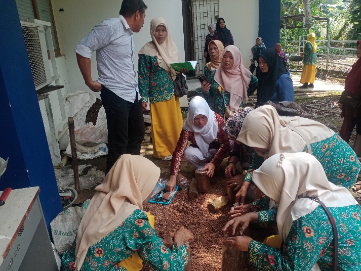 PENGABDIAN MASYARAKAT JURUSAN PERLINDUNGAN TANAMAN PENGABDIAN MASYARAKAT JURUSAN PERLINDUNGAN TANAMAN