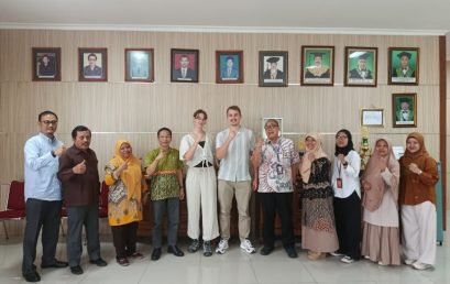 UNIB SAMBUT MAHASISWA WAGENINGEN UNTUK PENELITIAN MIKORIZA AKAR SAWIT