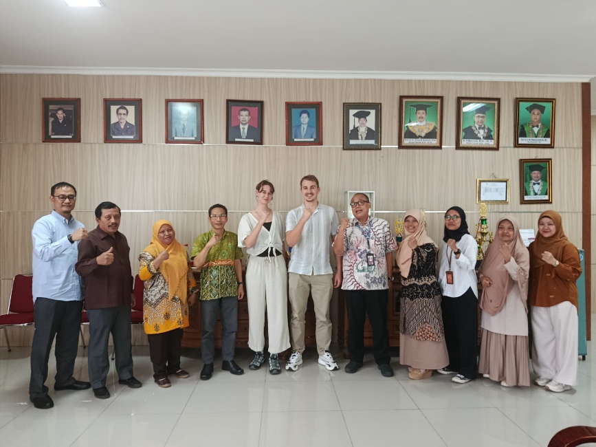 UNIB SAMBUT MAHASISWA WAGENINGEN UNTUK PENELITIAN MIKORIZA AKAR SAWIT