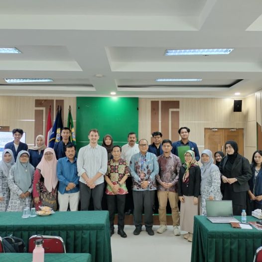 KOLABORASI RISET INTERNASIONAL UNGKAP PERAN TUMPANG SARI TERHADAP JAMUR TANAH DI LAHAN SAWIT BENGKULU