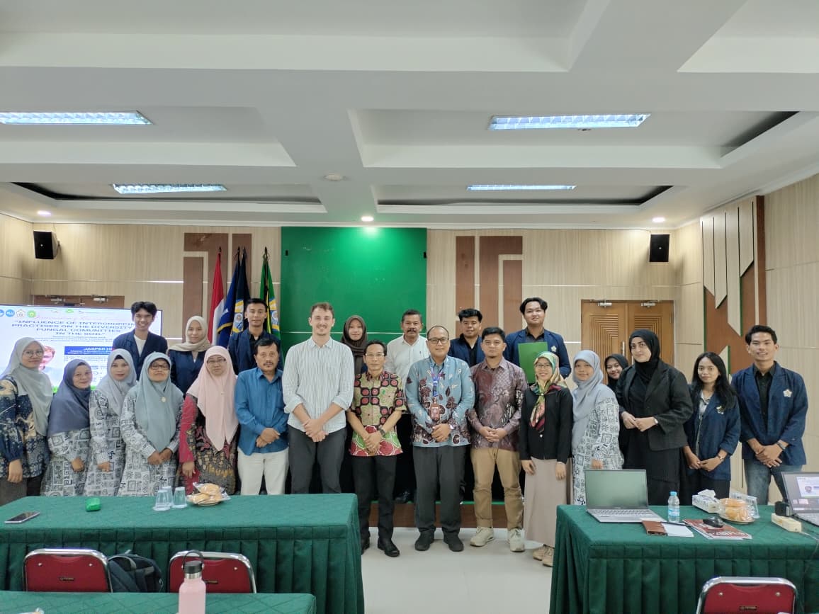 KOLABORASI RISET INTERNASIONAL UNGKAP PERAN TUMPANG SARI TERHADAP JAMUR TANAH DI LAHAN SAWIT BENGKULU