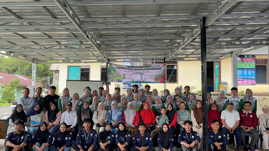 IMPLEMENTASI PHT PADA TANAMAN KOPI, DOSEN DAN MAHASISWA UNIB TURUN LANGSUNG KE DESA SUMBER SARI