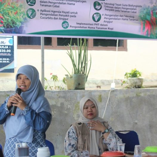 DOSEN PROTEKSI TANAMAN UNIB LAKSANAKAN PENGABDIAN MASYARAKAT TENTANG AGENSIA HAYATI UNTUK PENGENDALIAN PENYAKIT TANAMAN DI KEPAHIANG