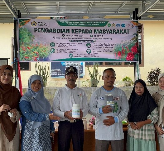 MAHASISWA DOKTORAL ASAL PAKISTAN DI UNIB EDUKASI TEKNOLOGI PENGENDALIAN HAMA TANAMAN ANGGUR DI KEPAHIANG