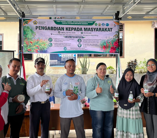 TIM DOSEN PROTEKSI TANAMAN UNIB EDUKASI PETANI TENTANG PEMANFAATAN CENDAWAN ENTOMOPATOGEN UNTUK PENGENDALIAN HAMA CABAI