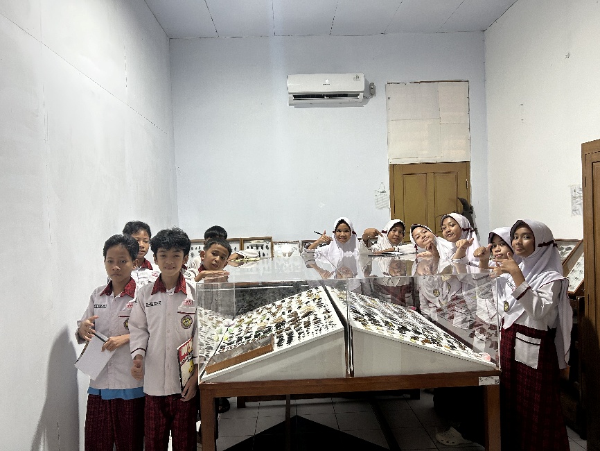 MENGENAL DUNIA SERANGGA DAN TANAMAN SEJAK DINI BERSAMA PROTEKSI TANAMAN UNIB