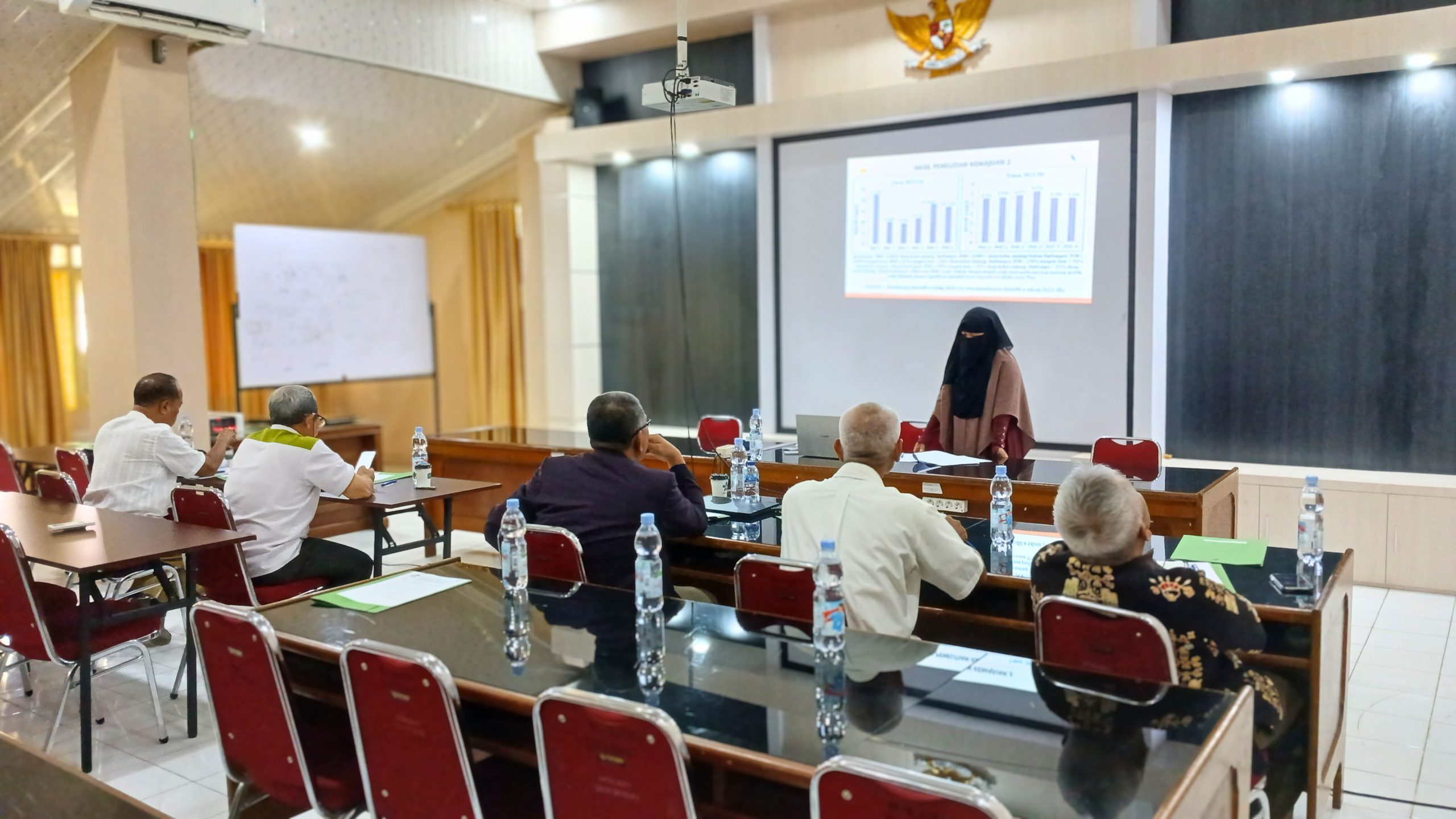 Doctoral Program in Agricultural Science Holds Research Progress Seminar II on the Potential of Local Microorganisms to Support Forage Production