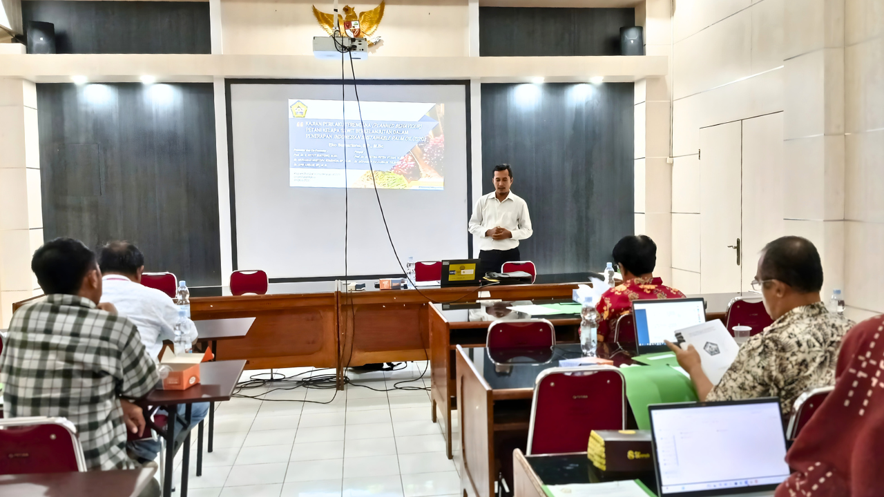 Doctoral Program in Agricultural Science Conducts Doctoral Colloquium on Farmers’ Planned Behavior Toward Sustainable Palm Oil Practices