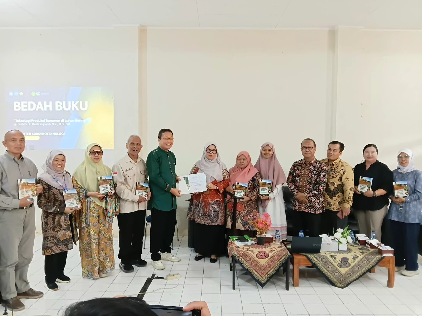 Gelorakan Inovasi Lahan Kering, Prodi Magister Agroekoteknologi FP UNIB Sukses Gelar Bedah Buku Ajar Karya Dosen Pemikir