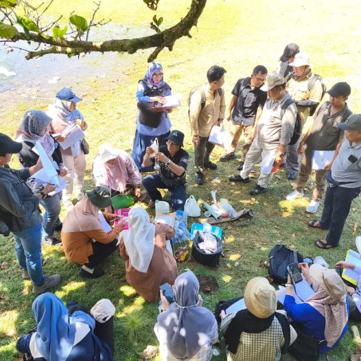 Field Practicum on Environmental Pollution and Environmental Management Analysis Held at Lake Gedang, Central Bengkulu
