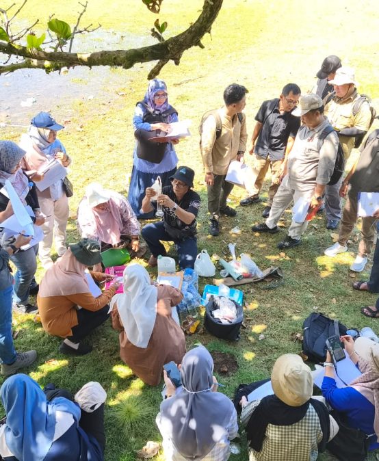 Field Practicum on Environmental Pollution and Environmental Management Analysis Held at Lake Gedang, Central Bengkulu