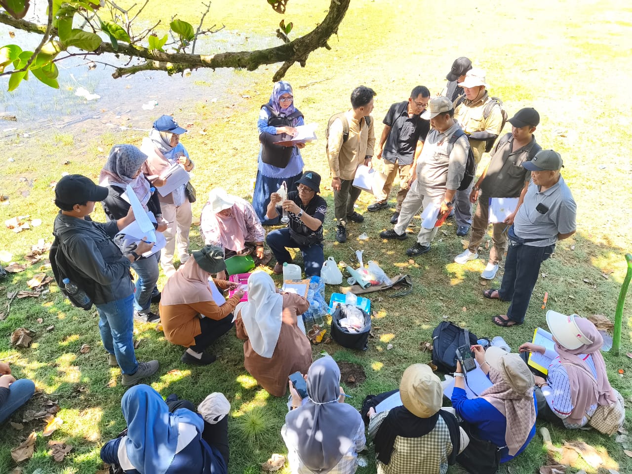 Field Practicum on Environmental Pollution and Environmental Management Analysis Held at Lake Gedang, Central Bengkulu Field Practicum on Environmental Pollution and Environmental Management Analysis Held at Lake Gedang, Central Bengkulu