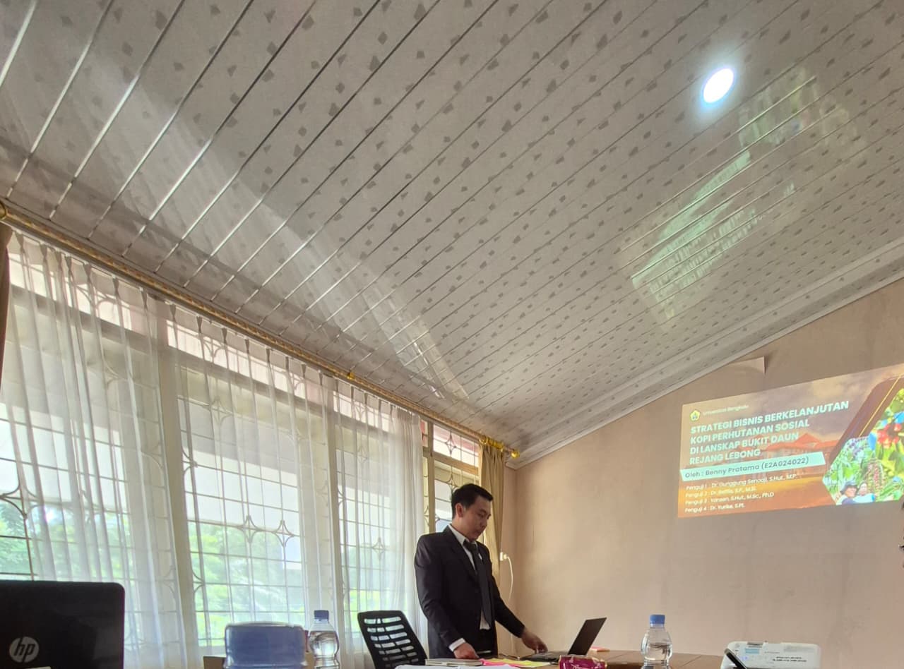 Mahasiswa S2 PSDA UNIB Laksanakan Ujian Tesis tentang Strategi Bisnis Berkelanjutan Kopi Hutan Sosial Mahasiswa S2 PSDA UNIB Laksanakan Ujian Tesis tentang Strategi Bisnis Berkelanjutan Kopi Hutan Sosial
