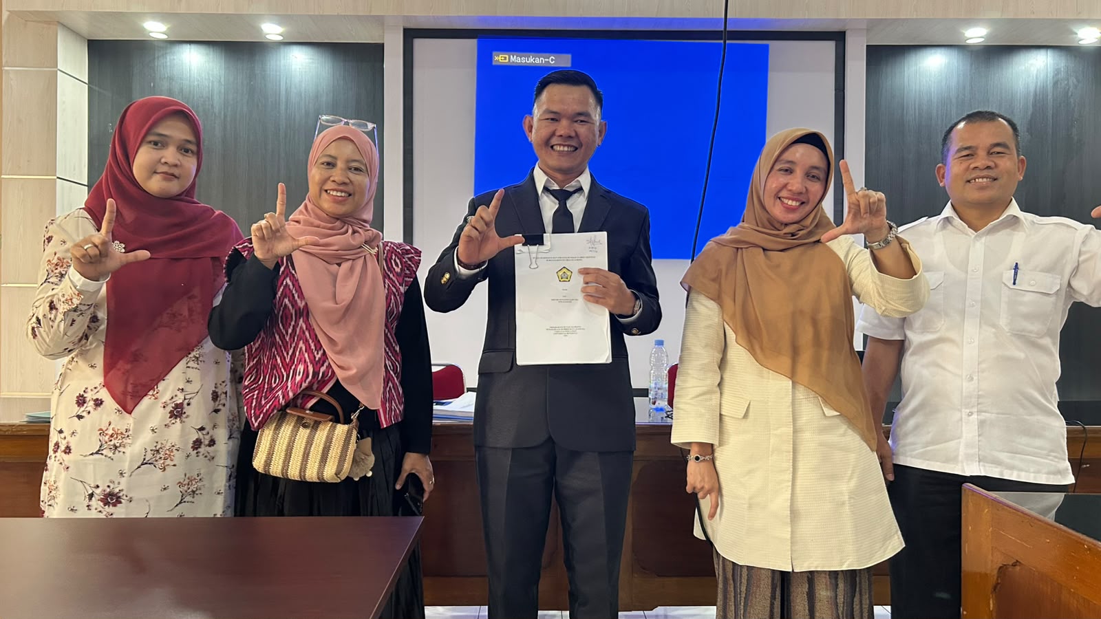 Mahasiswa S2 PSDA UNIB Laksanakan Ujian Tesis dan Raih Gelar Magister Lingkungan Mahasiswa S2 PSDA UNIB Laksanakan Ujian Tesis dan Raih Gelar Magister Lingkungan