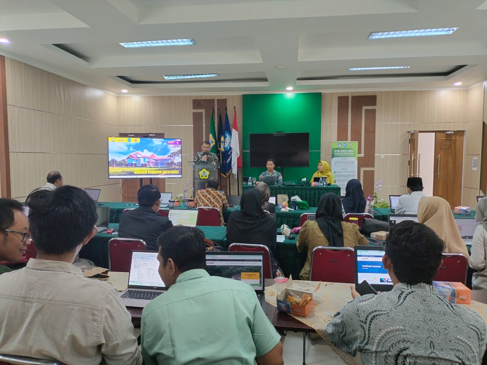 “Workshop on Massive Open Online Courses (MOOCs) in the Era of the 4.0 Industrial Revolution” Faculty of Agriculture, UNIB “Workshop on Massive Open Online Courses (MOOCs) in the Era of the 4.0 Industrial Revolution” Faculty of Agriculture, UNIB