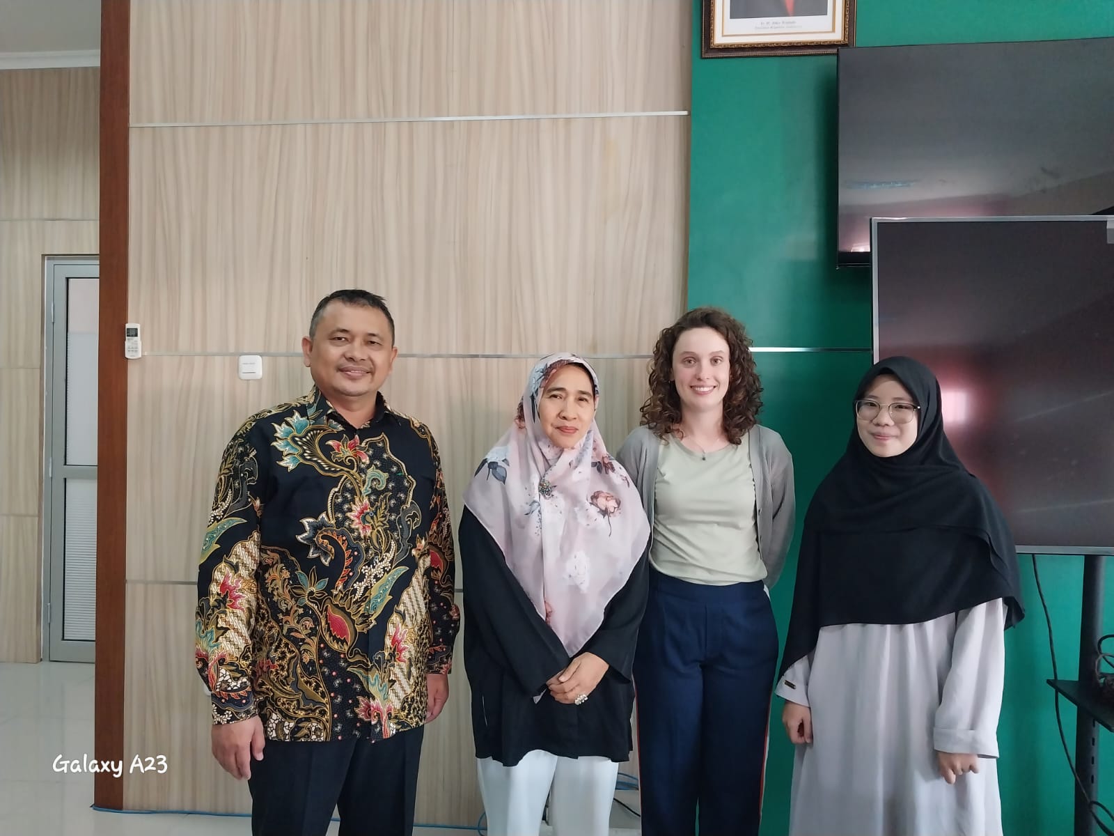 Chloë Roef, Mobility Student from WUR Netherlands Studying Together at Faperta UNIB. Chloë Roef, Mobility Student from WUR Netherlands Studying Together at Faperta UNIB.