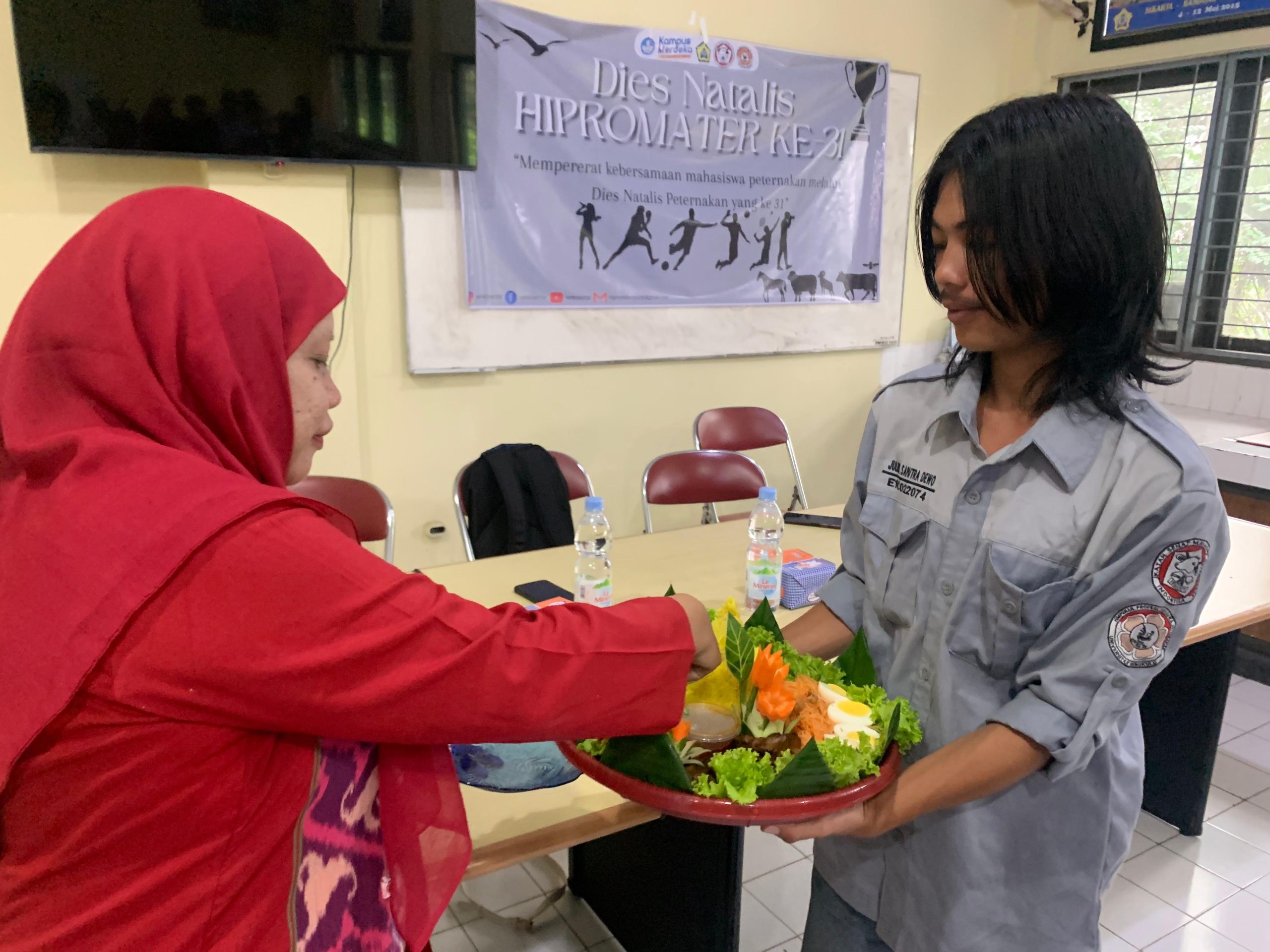The Vice Dean for Student Affairs Attends the 31st Anniversary of HIPROMATER. The Vice Dean for Student Affairs Attends the 31st Anniversary of HIPROMATER.