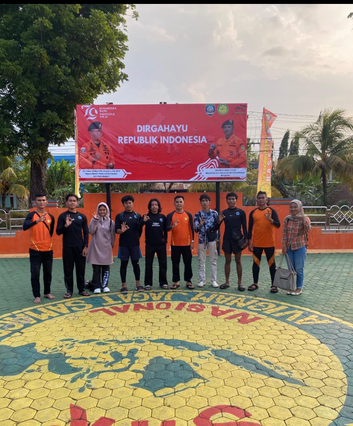 The Marine Science Diving Club (MSDC) of Bengkulu University carried out an underwater flag-raising activity The Marine Science Diving Club (MSDC) of Bengkulu University carried out an underwater flag-raising activity